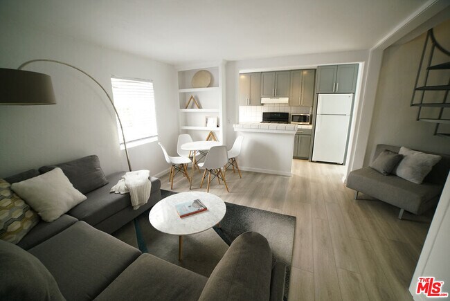 Foto del edificio - 5159 Clinton St