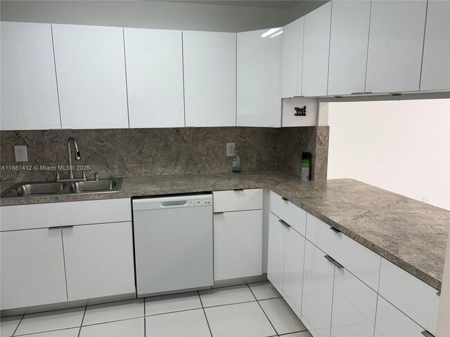 Foto del edificio - 5050 NW 7th St