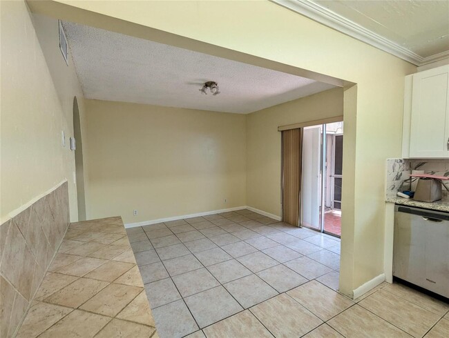 Building Photo - 6606 SW 41st St