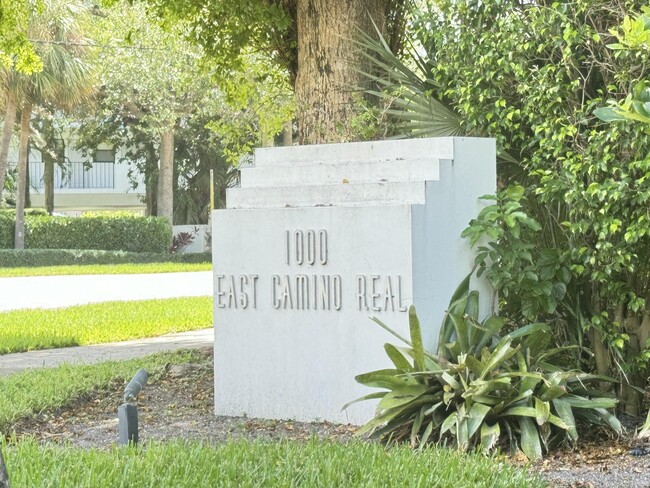 Foto del edificio - 1000 E Camino Real