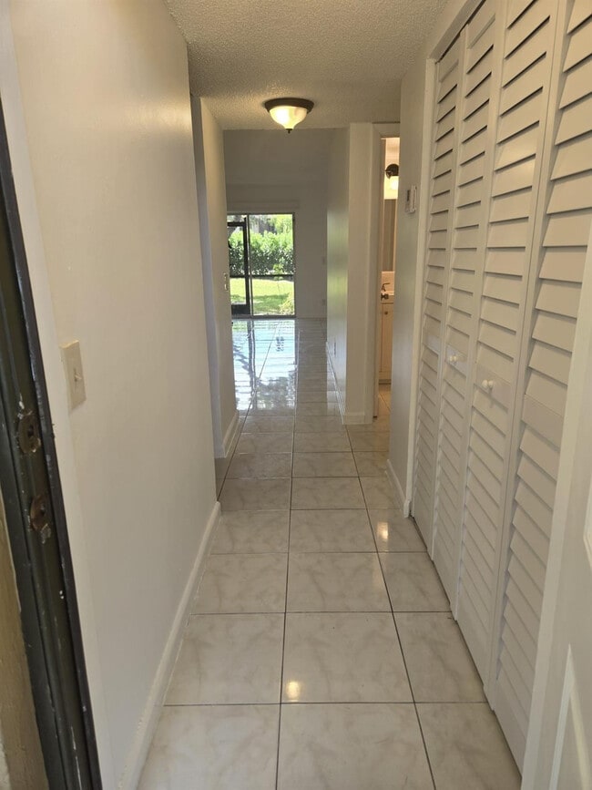 Foto del edificio - 10481 NW 8th St