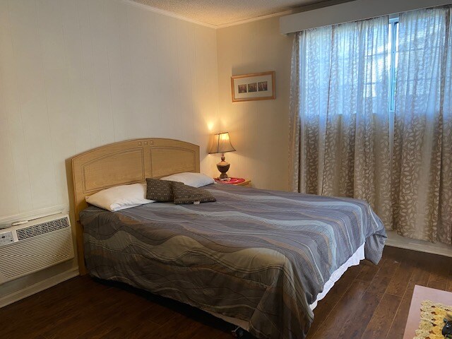 Foto principal - 15340 Hart St
