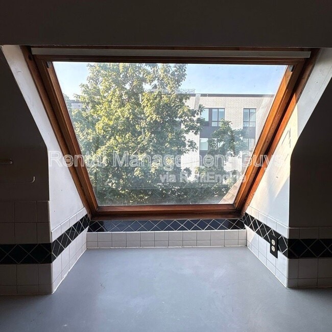 Foto del edificio - 2647 Girard Ave S