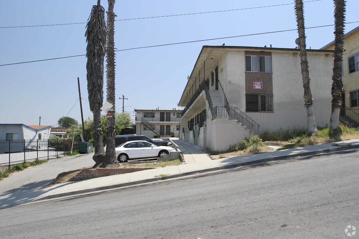 Primary Photo - 11718-11720 S Budlong Ave