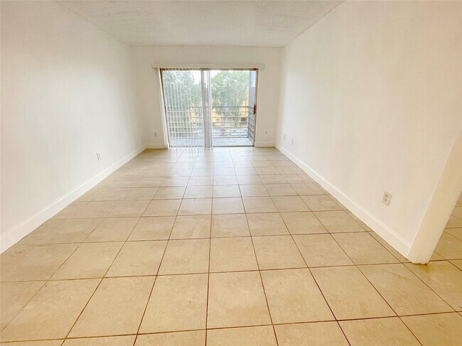 Foto del edificio - 2800 NW 56th Ave