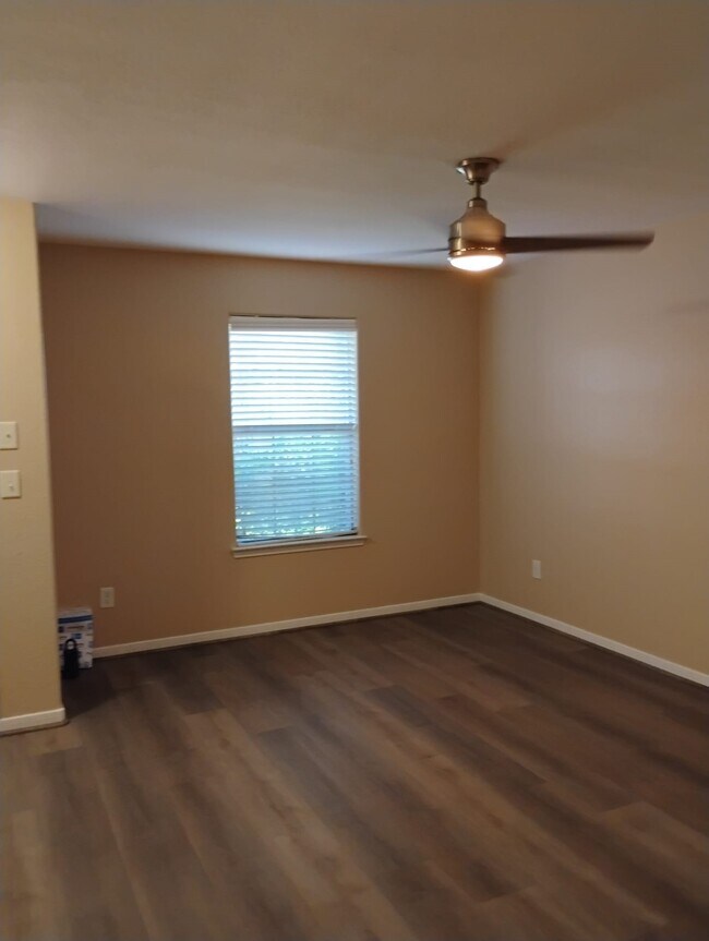 Building Photo - 9115 Summer Valley Ln
