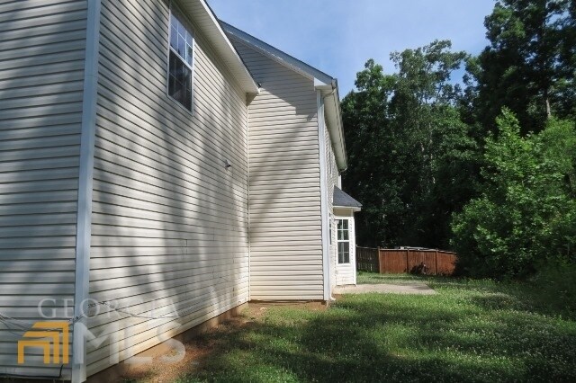 Foto del edificio - 680 Lake Joyce Ln