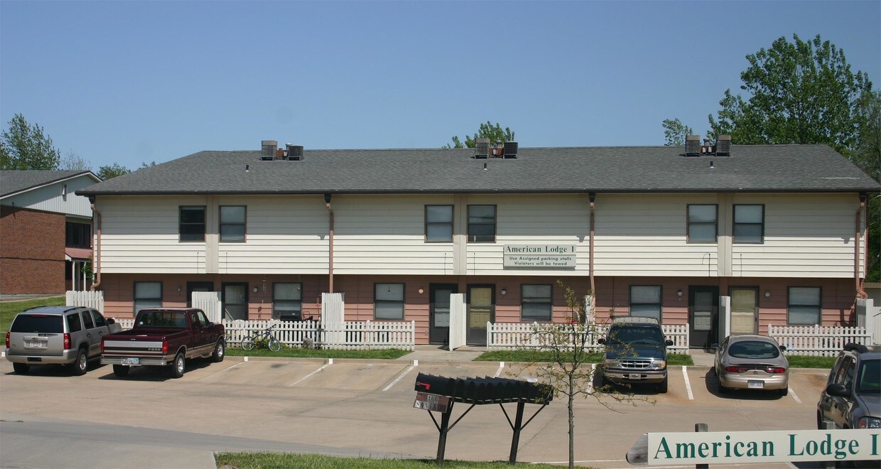 Building Photo - 410 E Santa Fe Dr