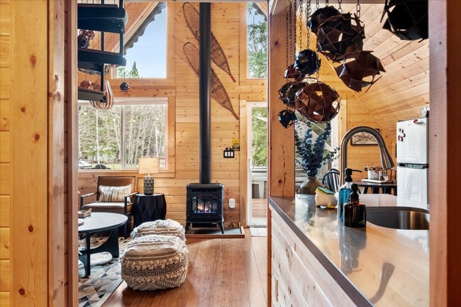 Building Photo - 102 Tahoma Pl