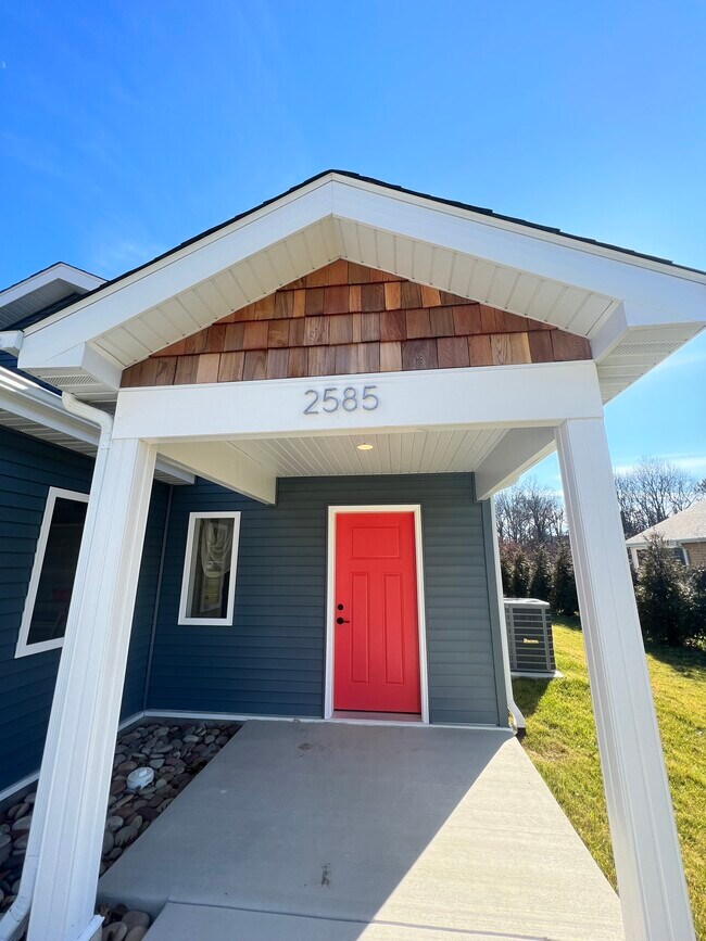 Building Photo - 2585 W 1100 N