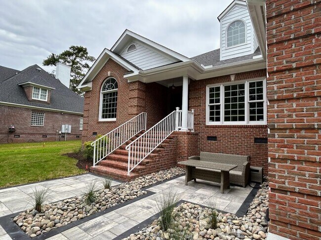 Foto del edificio - 8703 Decoy Ln