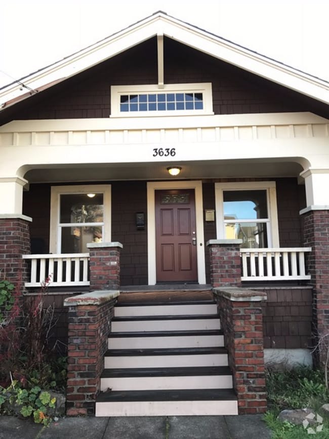 Building Photo - 3636 Wallingford Ave N