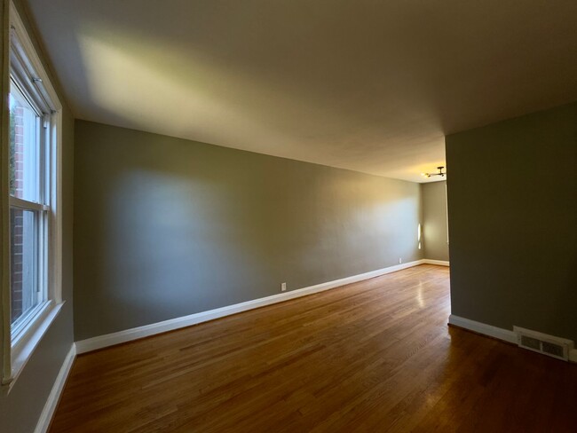 Foto del edificio - Beautiful Two-Bedroom Parkville Townhome w...