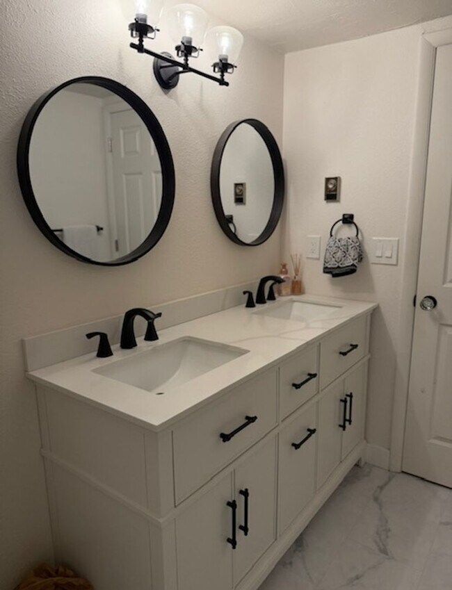 Foto del edificio - Charming North End Home in Prime Location!