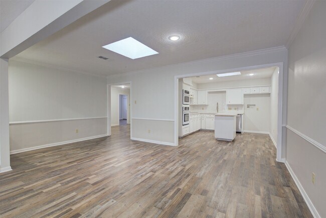 Foto del edificio - 1402 Forest Home Dr