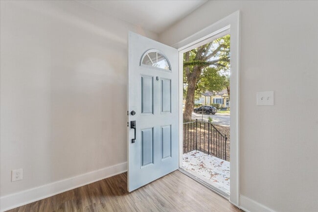 Foto del edificio - Charming Midtown Home – Updated and Move-I...