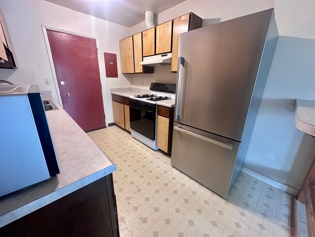Kitchen - 1401 E 10th Ave