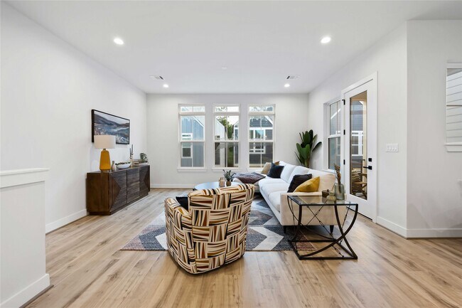 Foto del edificio - 6109 Campos Dr