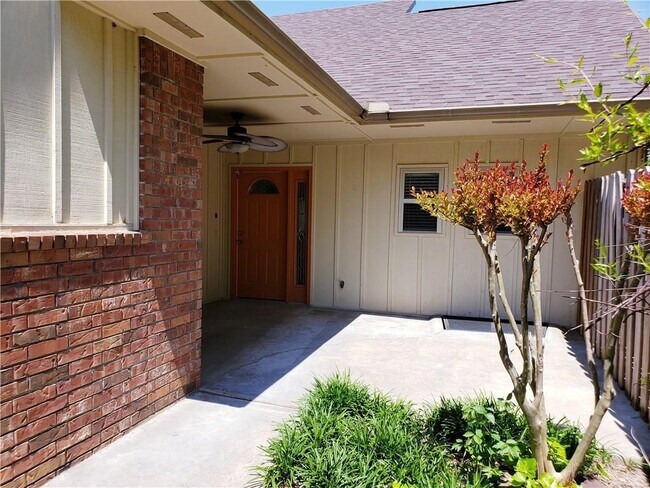 Building Photo - 80 E Sycamore St