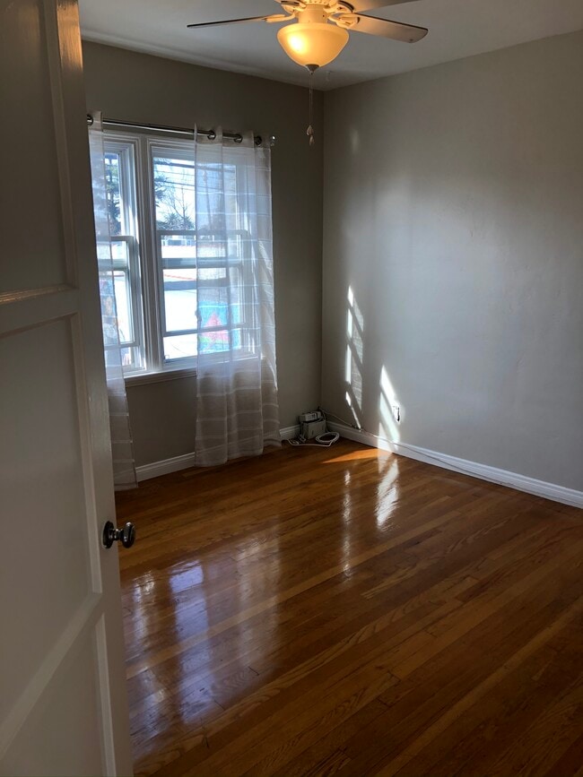 Building Photo - 3547 Gundry Ave