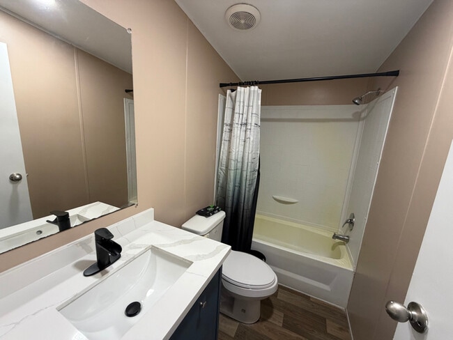 Building Photo - 6939 N Farm to Market 331 Rd