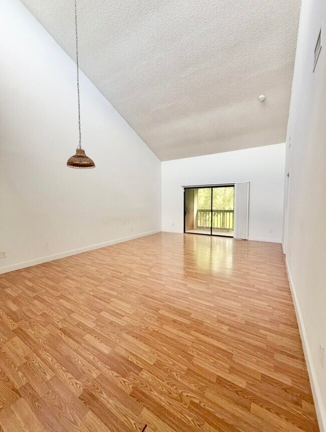 Foto del edificio - 206 Lakeview Dr E