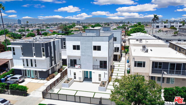 Foto del edificio - 4547 Saturn St