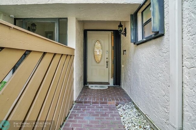 Building Photo - 6012 Glendale Dr