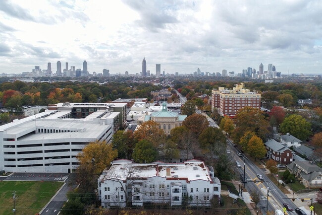 Foto del edificio - 1115 Ponce De Leon Ave NE