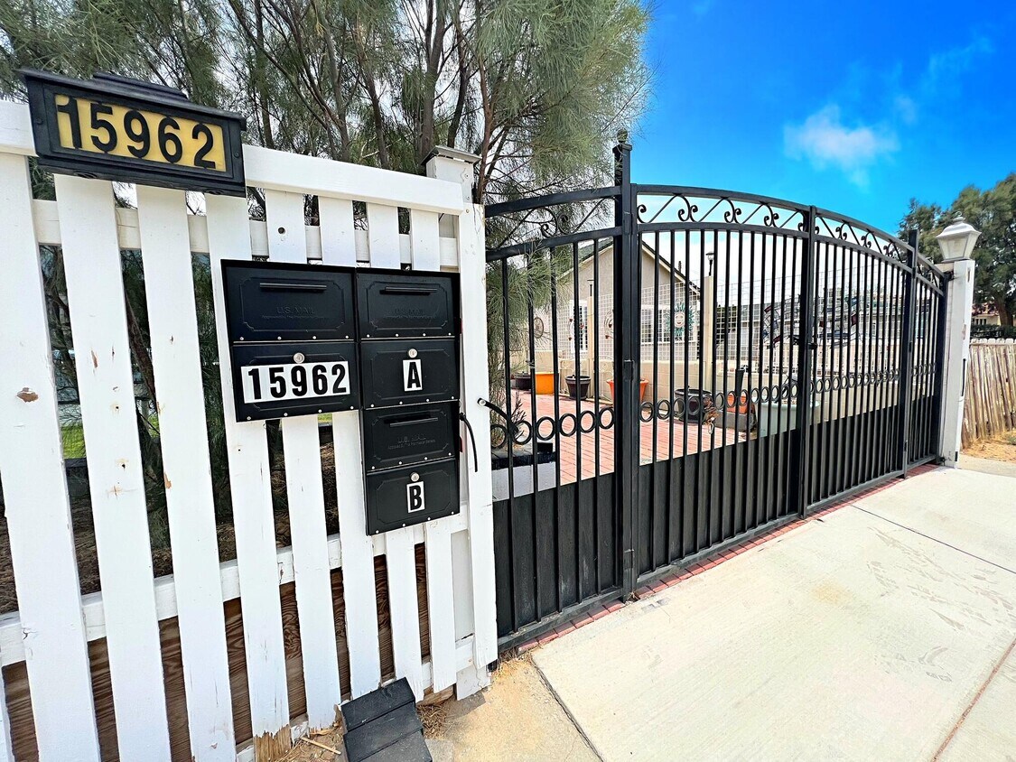 Foto principal - 15962 M St