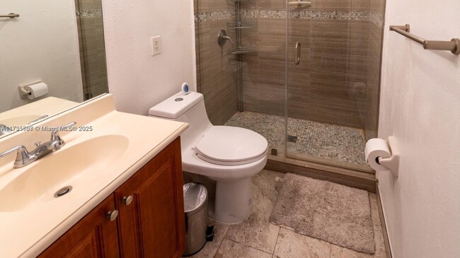 Foto del edificio - 11002 NW 83rd St