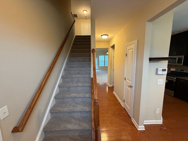 Building Photo - Desirable location, right off woodruff road!! All carpets just replaced, home completely repainted!!
