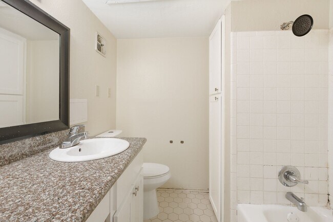 Building Photo - dbh3100