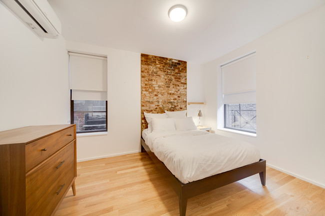 Building Photo - Common Kingston (Furnished Rooms)