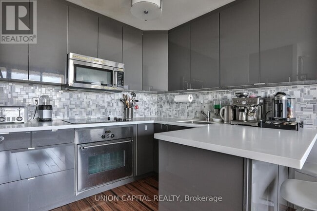 Building Photo - 40-2040 Homewood Ave