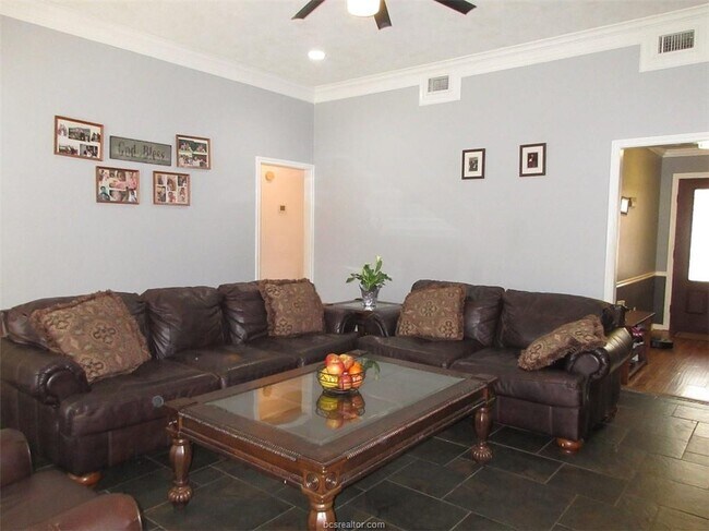 Building Photo - 3404 Regal Row Ct