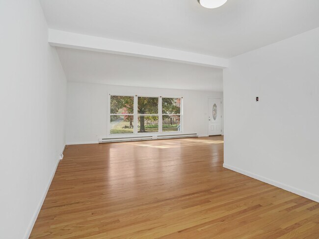 Foto del edificio - 488 Sport Hill Rd