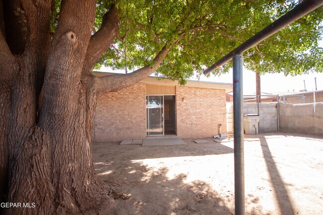 Building Photo - 8153 St Andrew Ln