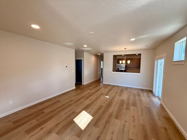 Foto del edificio - Brand New Home