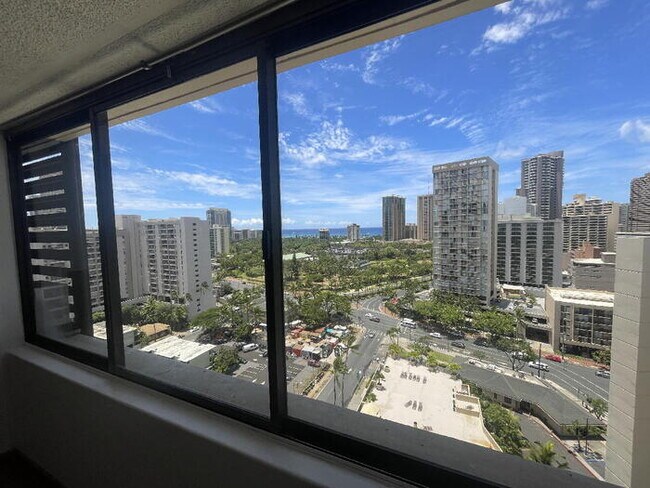 Foto del edificio - To register for the showing time below, no...