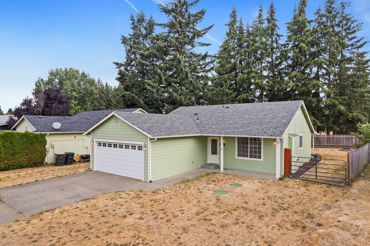 Primary Photo - Updated Rambler Near JBLM For Rent!