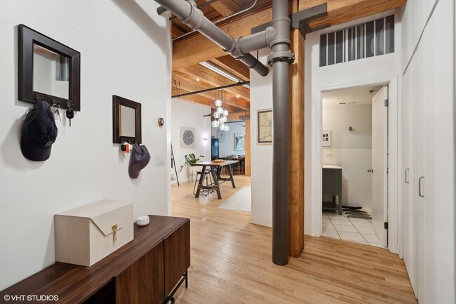 Building Photo - 612 N Oakley Blvd