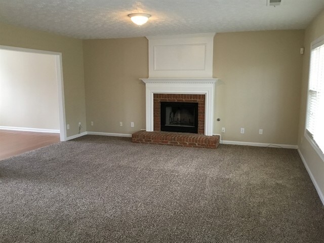 Building Photo - 1200 Evergreen Oak Way