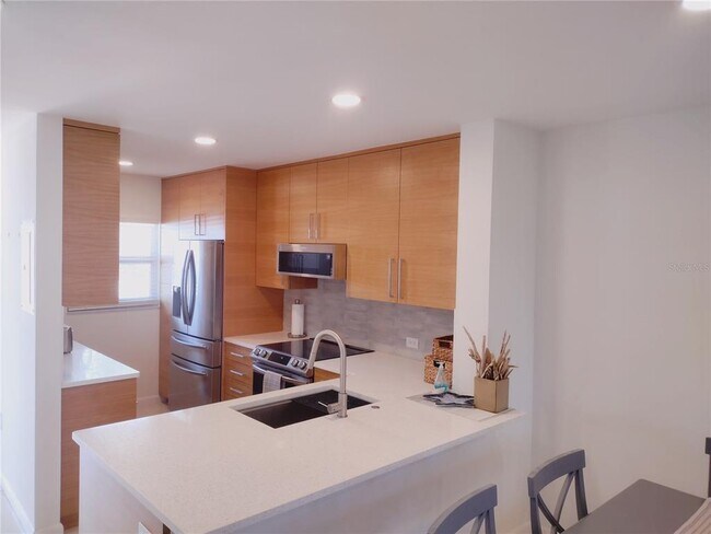Building Photo - 950 Tarpon Center Dr