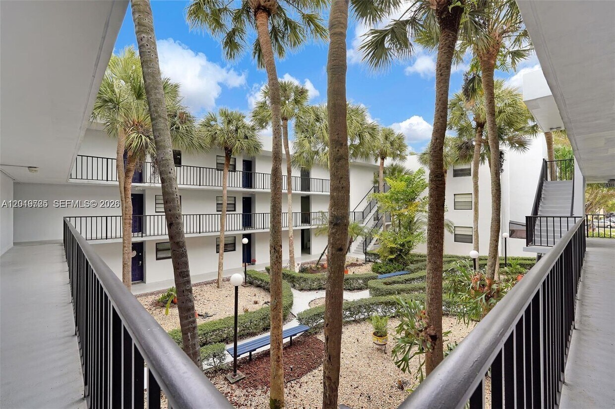 Building Photo - 10825 SW 112th Ave