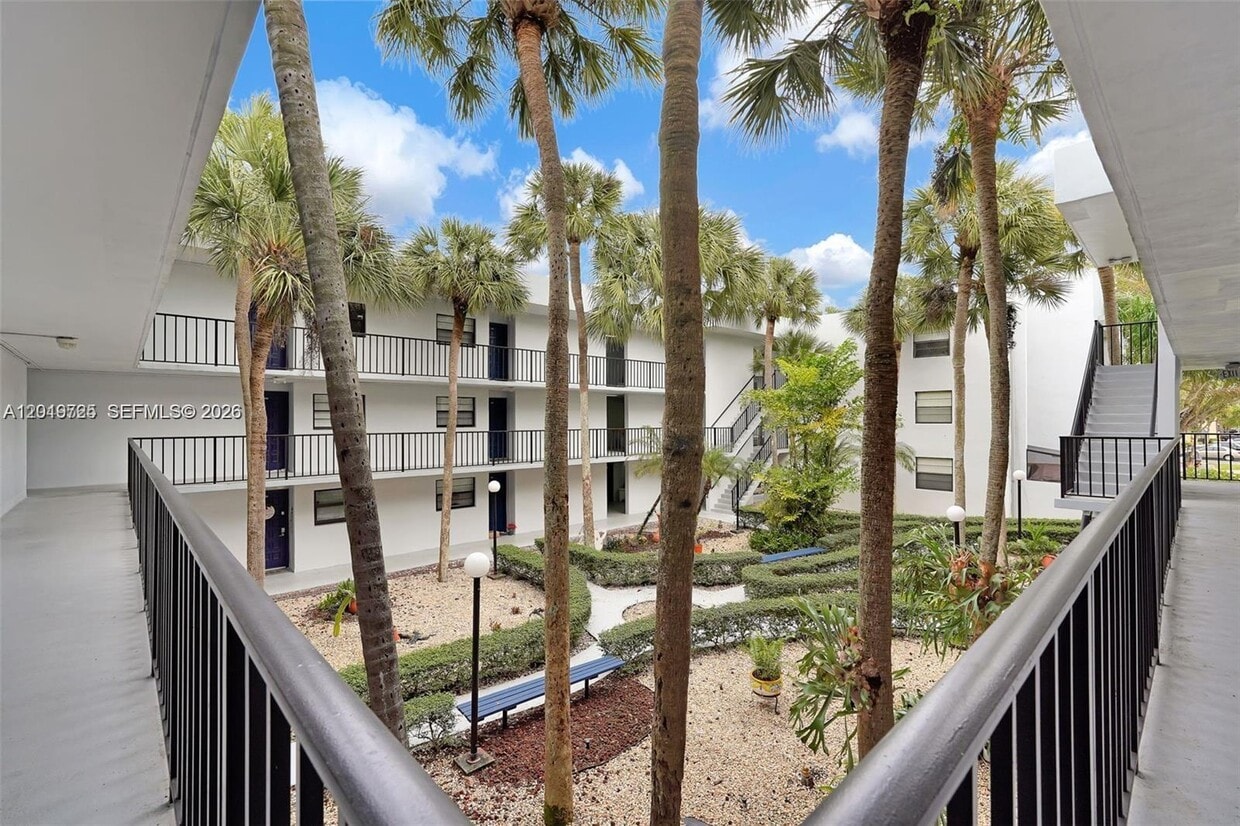 Building Photo - 10825 SW 112th Ave