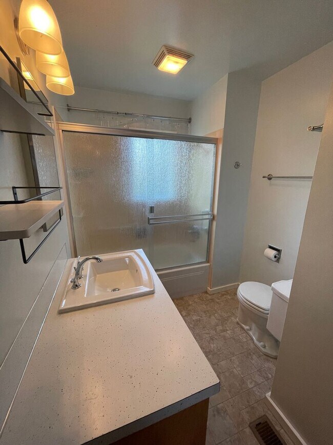 Foto del edificio - Adorable Single Story 2 Bedroom Home Right on the Water!