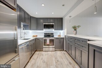 Building Photo - 7600 Tremayne Pl