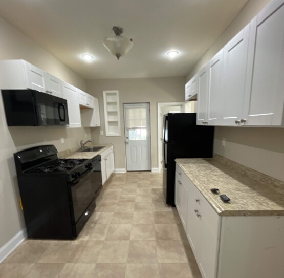 Building Photo - NOW AVAILABLE! 2711 N Harrison St, Wilming...