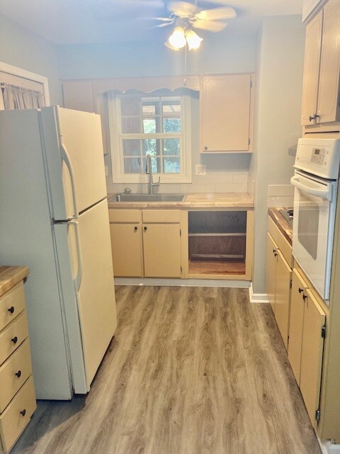 Foto del edificio - 2126 Lakeview Dr